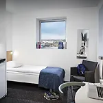 Metro Hotel 2*