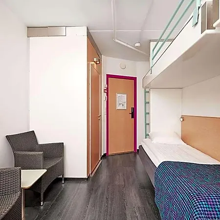 Metro Hotel 2*