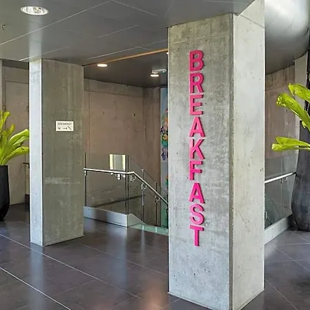 Metro Hotel
