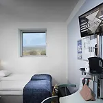 Metro Hotel 2*