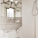 Metro Hotel 2*